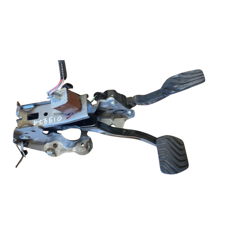 Πεντάλ με Κωδικό 18002-6UA3B